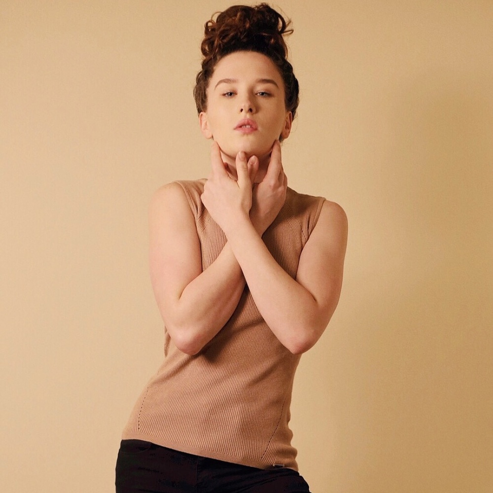 Meet your Posher, Adrianna